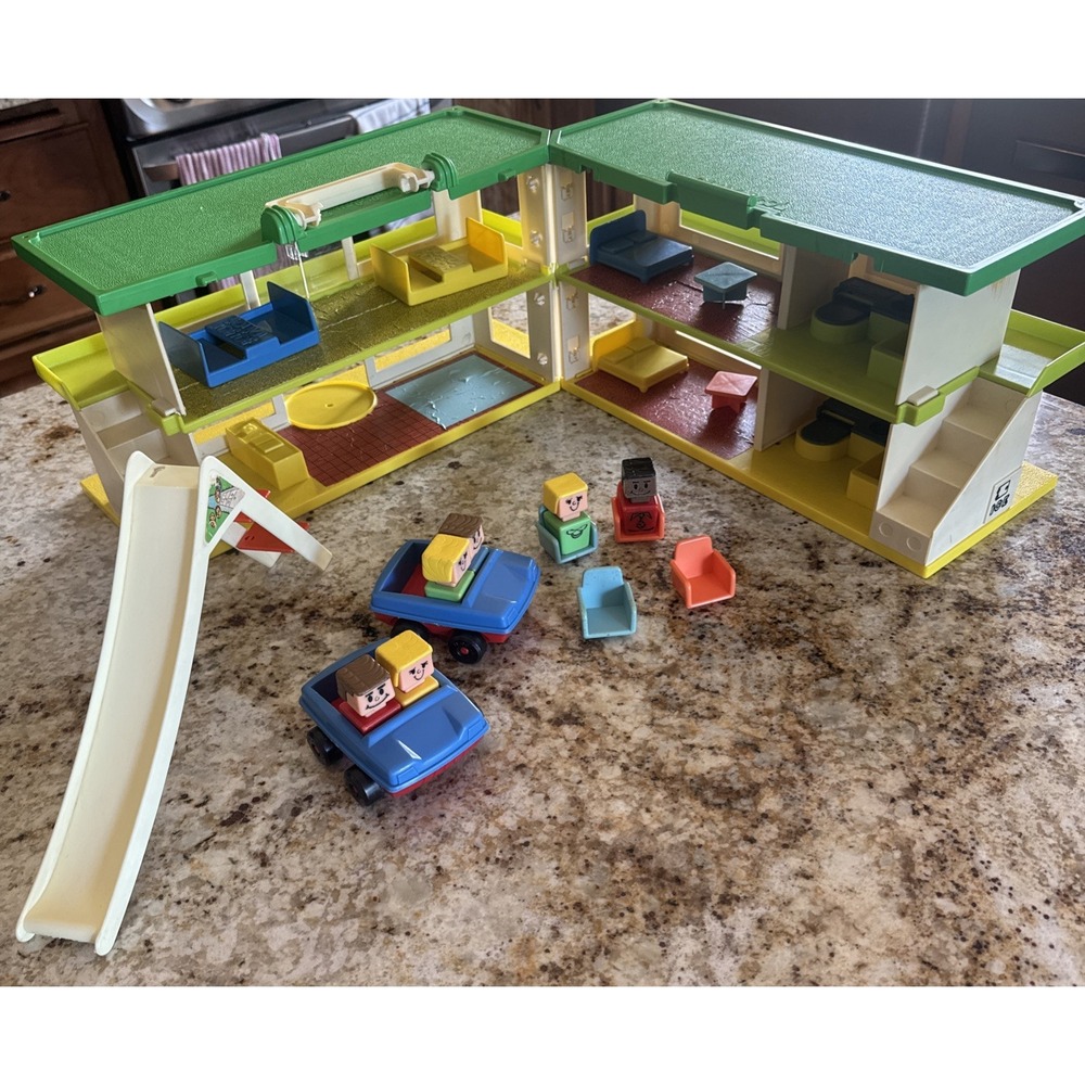 1974 Playskool Familiar Places Holiday Inn Play Set w/Accessories Vintage USA